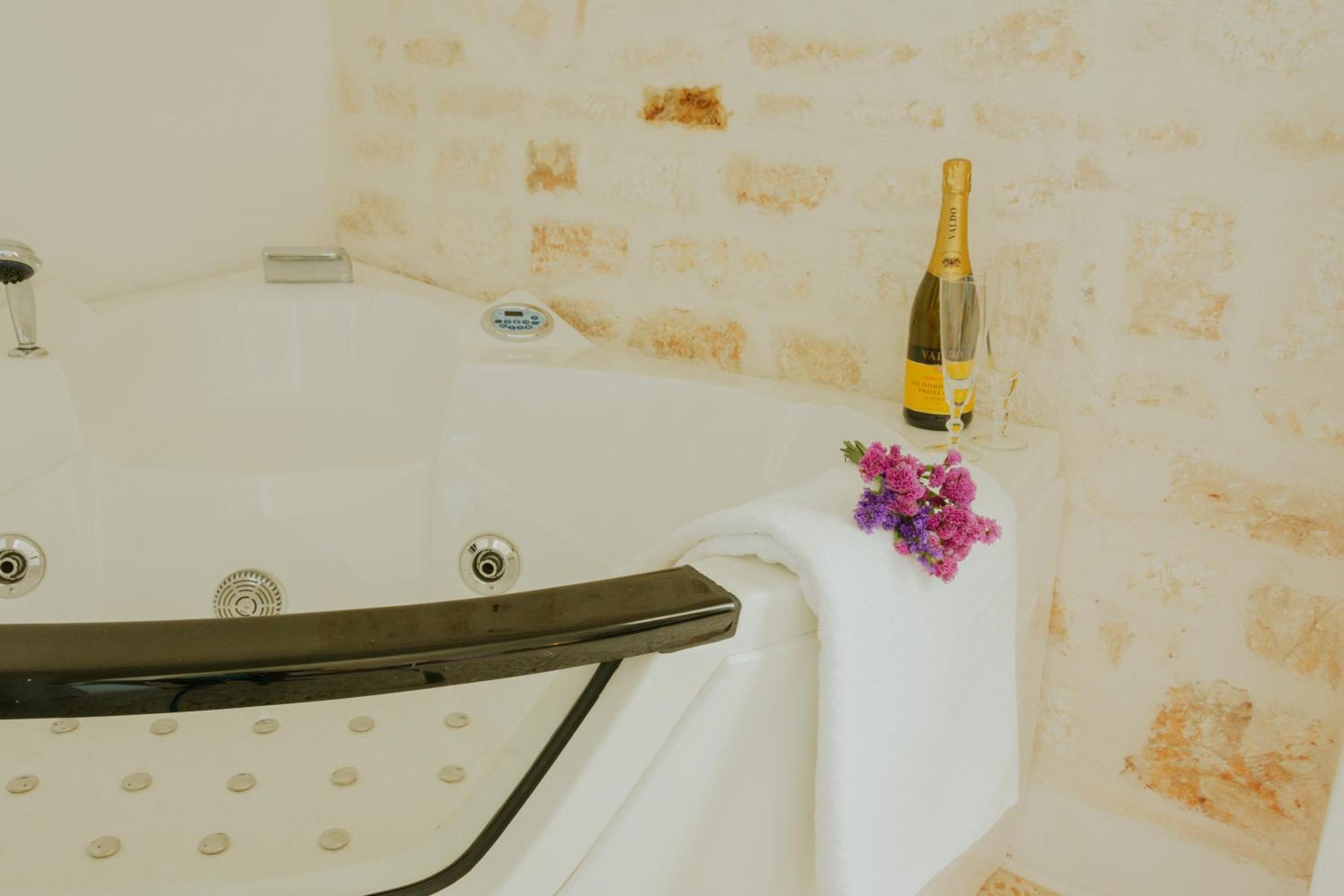Casa Don Paulu Villa ออสตูนี ภายนอก รูปภาพ